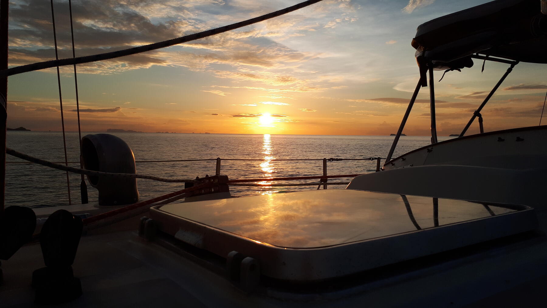 gallery/sunset-half-day-charter-sailing-samui-005.jpg